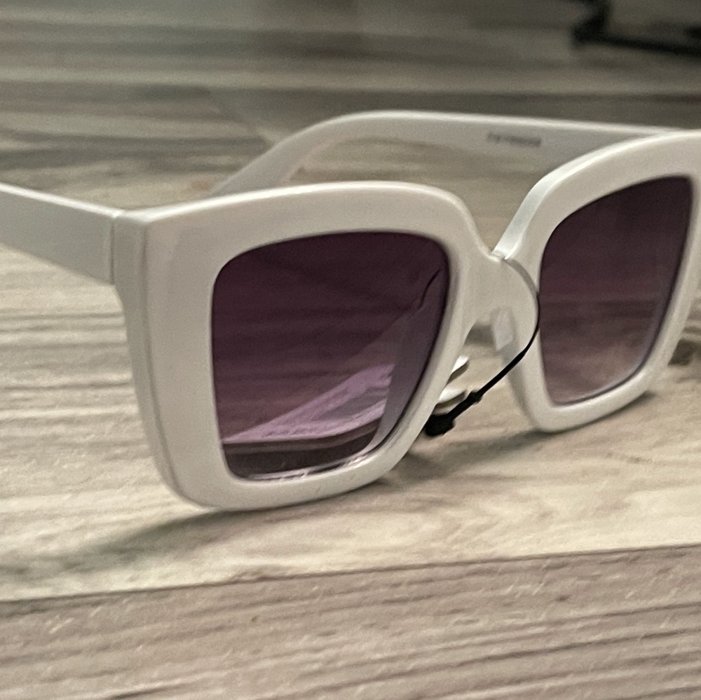 SUNGLASSES